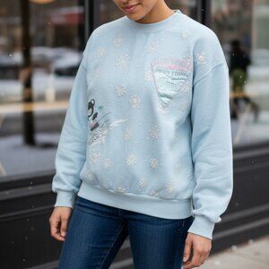 Vintage Baby Blue Skiing Teddy Bear Sweatshirt M Snowflake Cabincore Ski Bunny